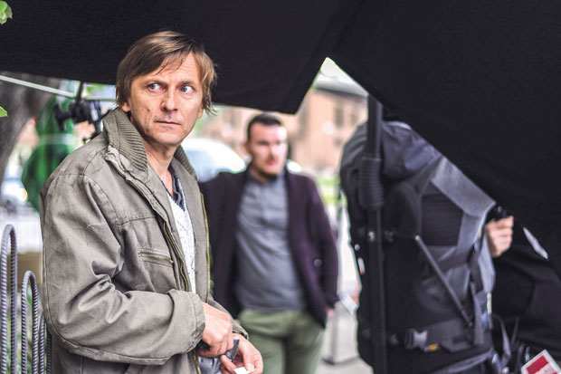 „Кости“ - прича о друштву разорених вредности